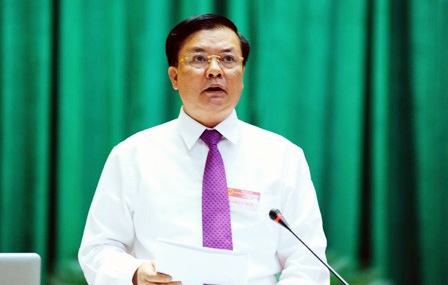 Bộ trưởng Bộ Tài chính Đinh Tiến Dũng trả lời chất vấn trước Quốc hội